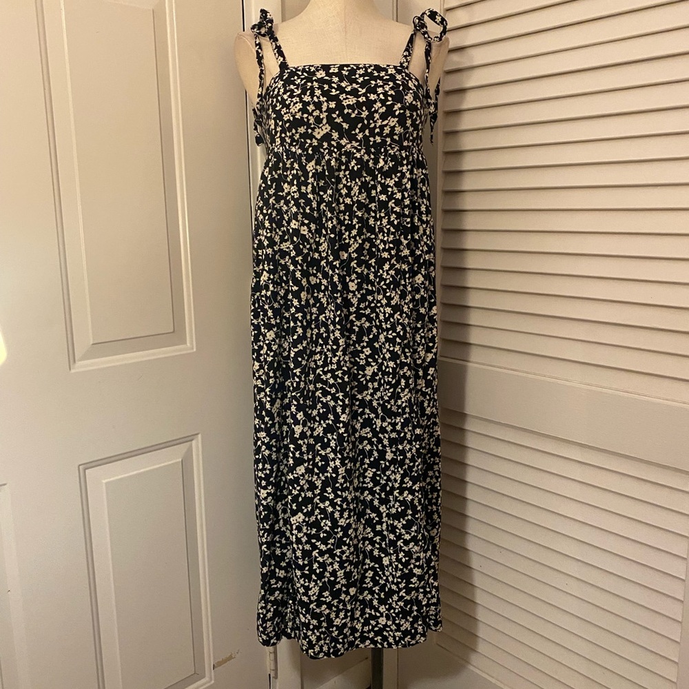 Old Navy Black and White Floral Midi Dress- Size XS